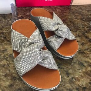 💞Fitflop shinny Sandals 💕